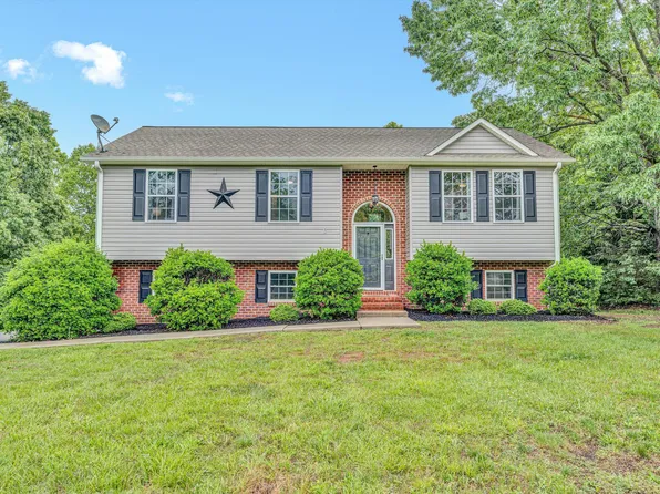 60 Surber Dr, Moneta, VA 24121