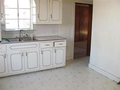 4th image of 298 W Guertin St