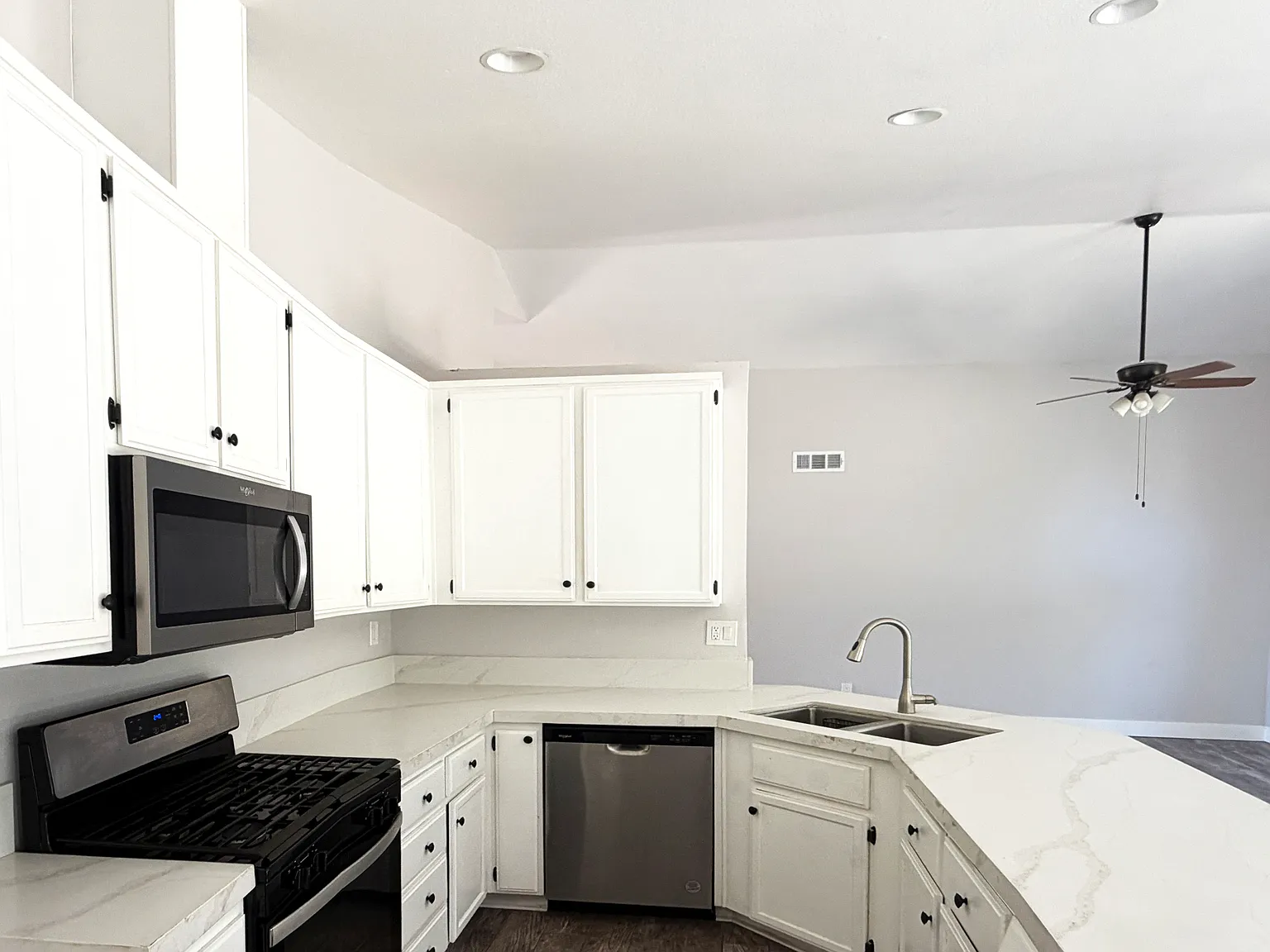 3 bed, 1321 sqft, $2,800 — Photo 2