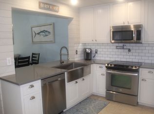 661 Squire Cir APT 201, Naples, FL 34104