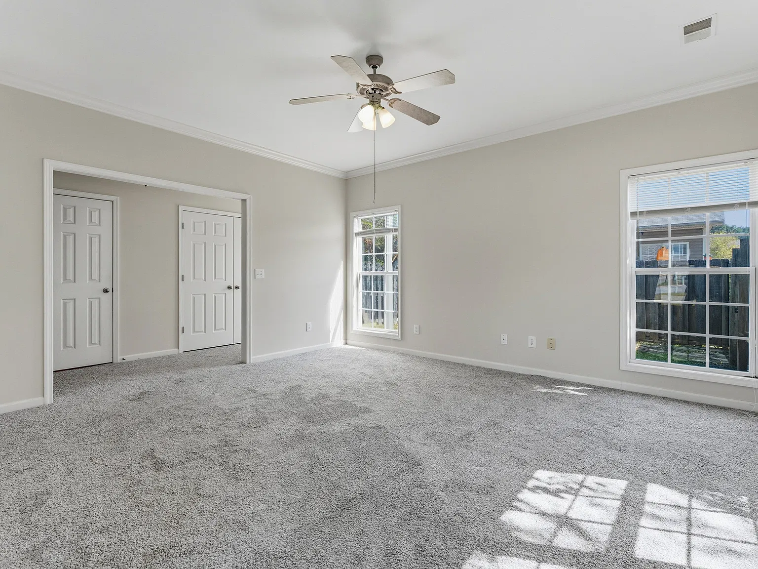 2 bed, 2.5 bath, 1326 sqft, $1,545 — Photo 2