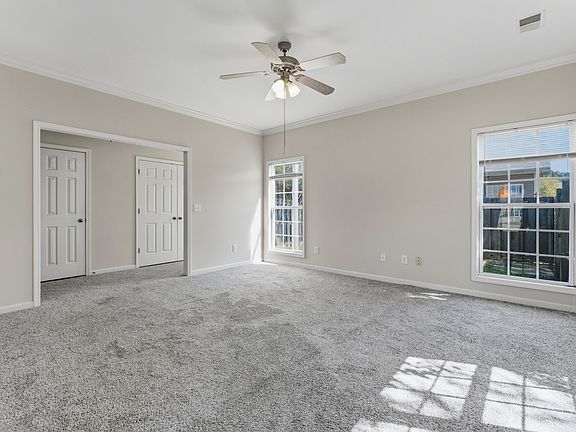 2nd image of 2033 Queens Ct
