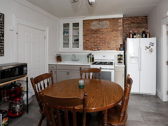 3rd image of 213-215 4th St