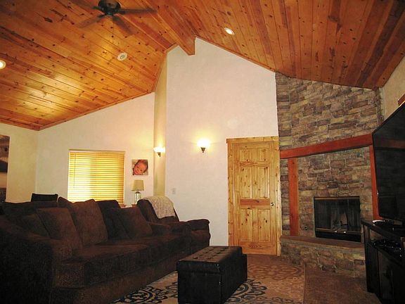 3rd image of 811 W Victoria Ct