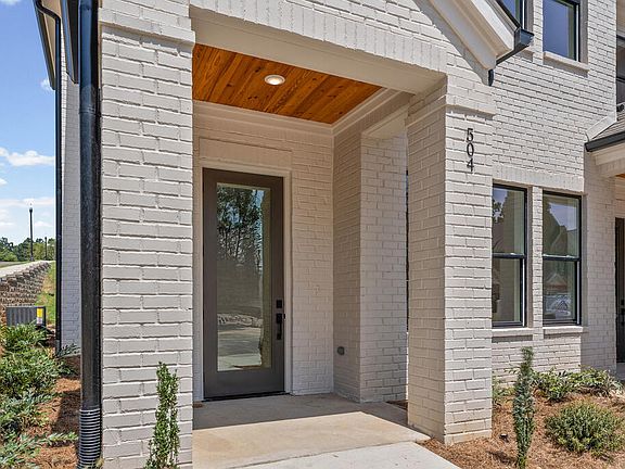 3rd image of 504 Hemingway Ln