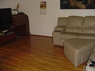 4th image of 411 Blanco St