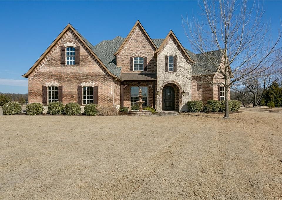 1st image of 8399 Maplewood Dr