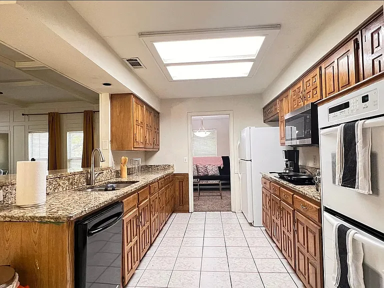 1605 Idyllwild Ct — Photo 11
