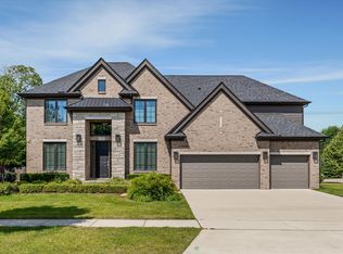 3909 Sandpiper Dr, Troy, MI 48083