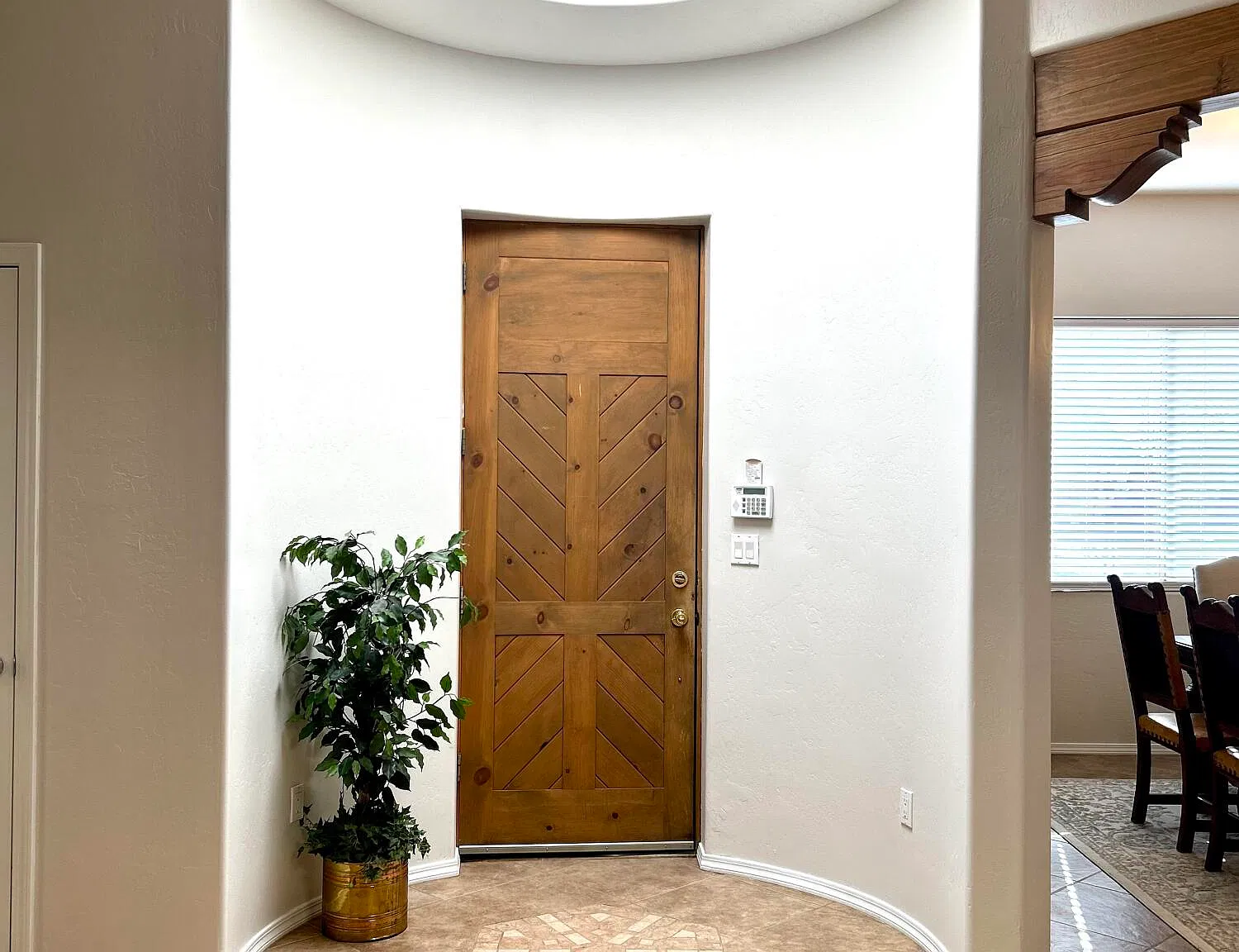 3 bed, 2.0 bath, 2034 sqft, $2,850 — Photo 3