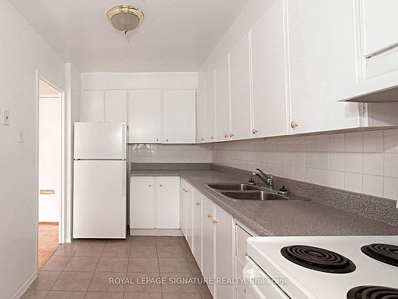 3rd image of 525 Eglinton Ave E #601