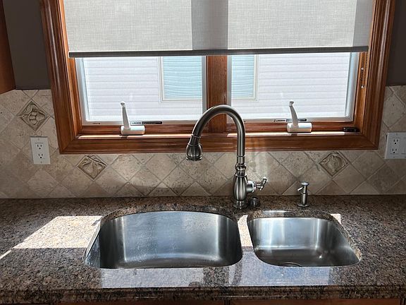 4th image of 218 Giffords Ln Floor 1