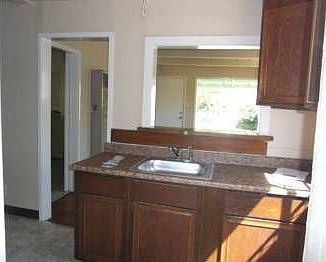 3rd image of 127 Hemlock Ave