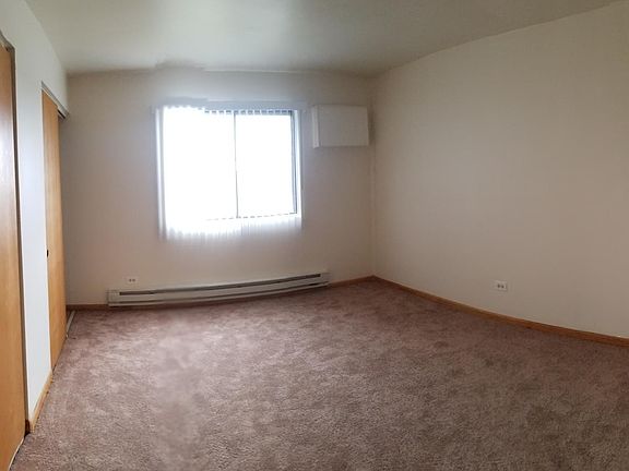 3rd image of 200 Gladstone Dr