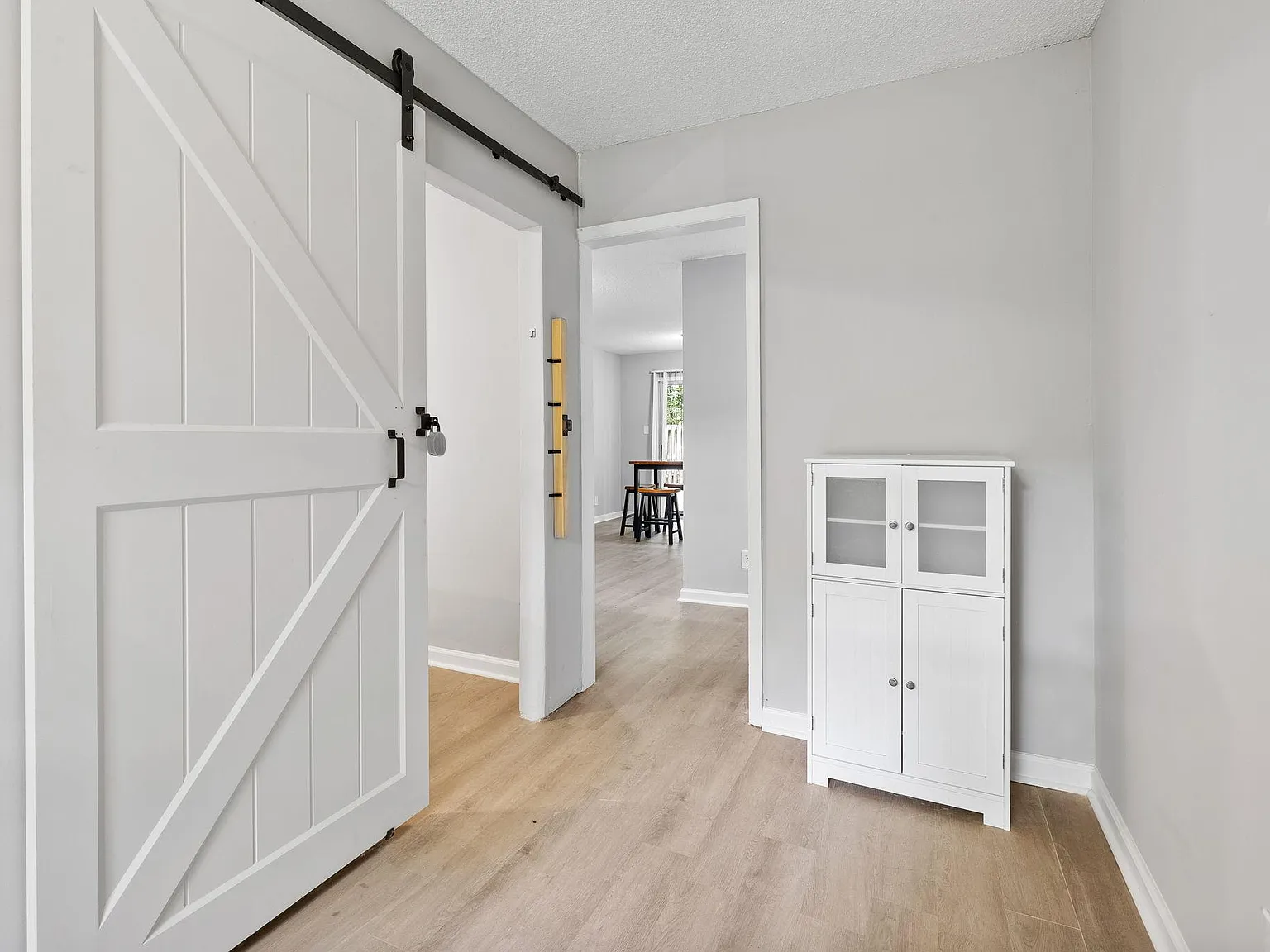 3 bed, 2.5 bath, 922 sqft, $1,001 — Photo 4