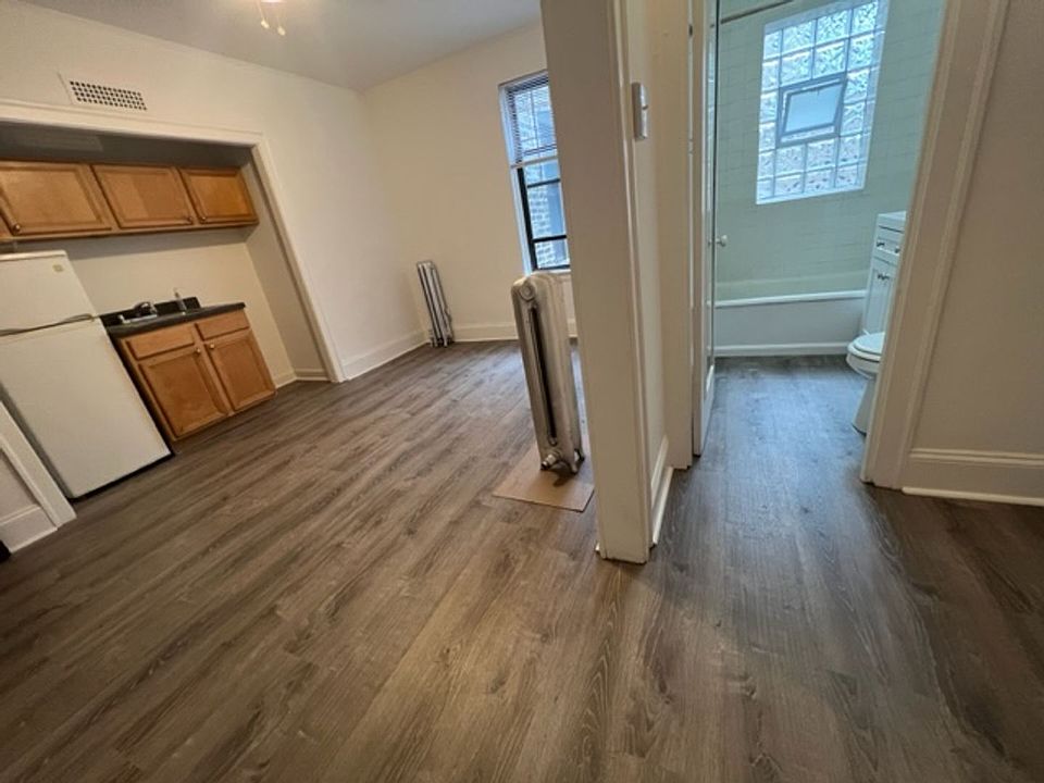 1st image of 2400 W Wilson Ave APT 108