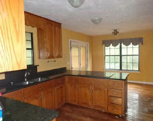 5th image of 8229 Greenmont Ave