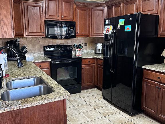 5th image of 2013 Rosedale St