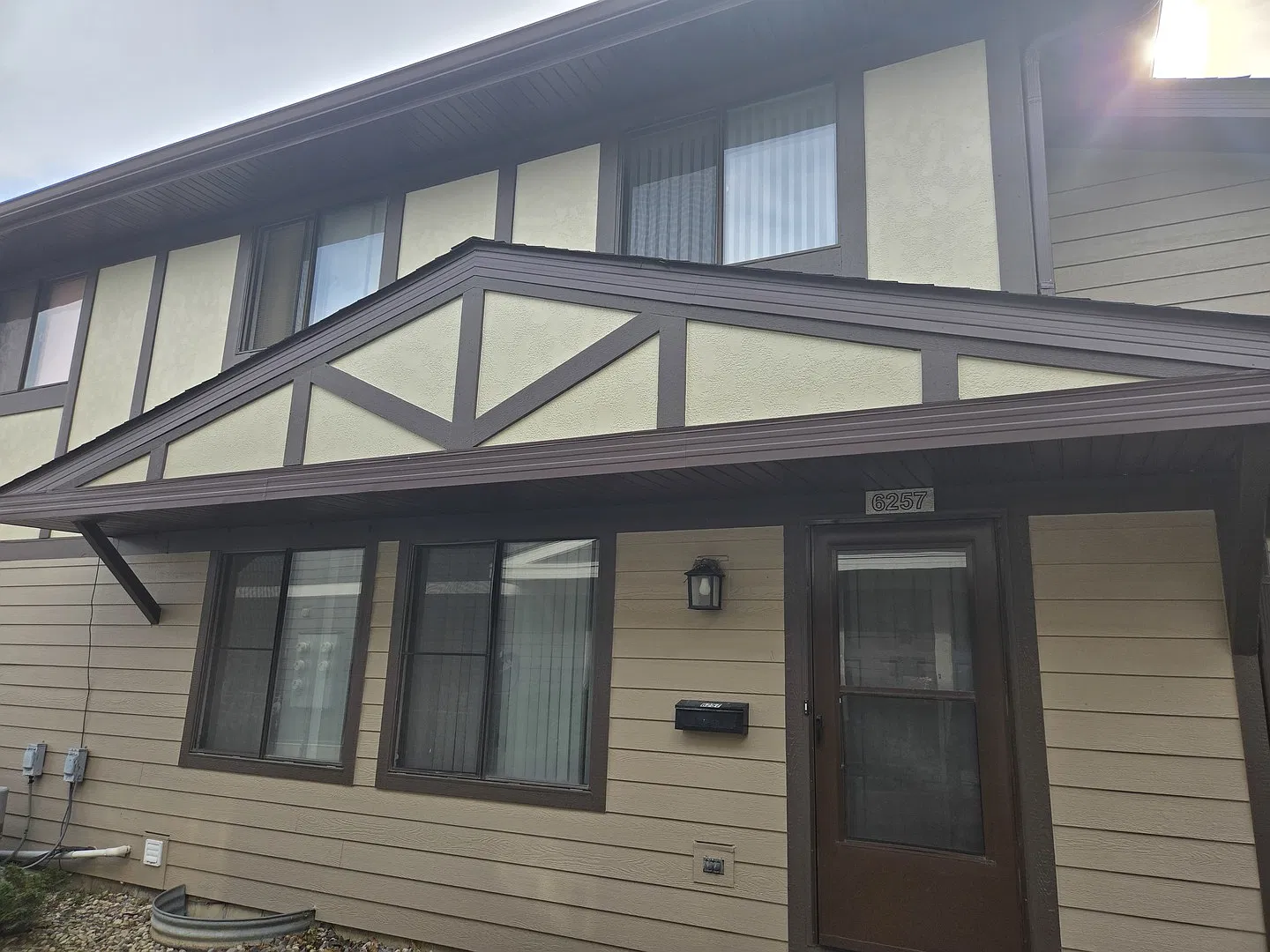 2 bed, 1.5 bath, 1200 sqft, $2,200 — Photo 1