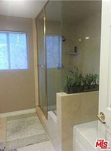 5th image of 845 S Plymouth Blvd Unit B