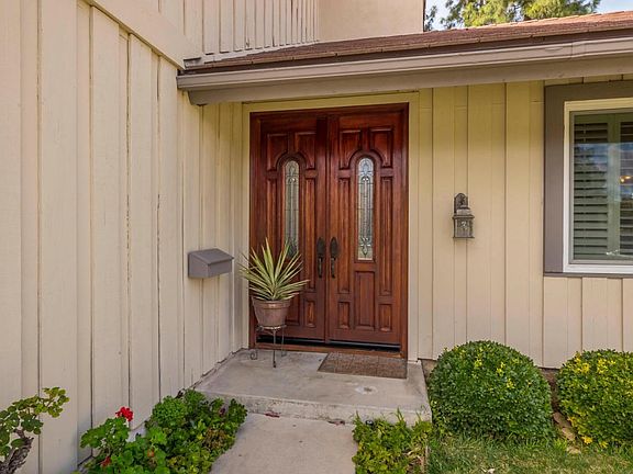 1952 Laurel Wood Ct Thousand-large-002-1