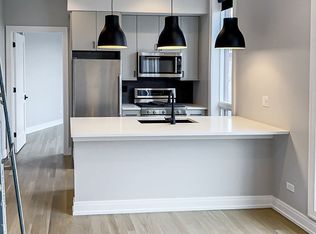 1052 W Cornelia Ave #302, Chicago, IL 60657