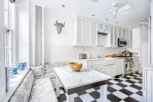 Rented by Sotheby's International Realty | media 21