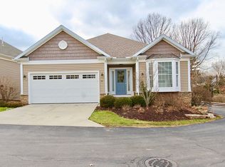 16 Bristol Ln, Rocky River, OH