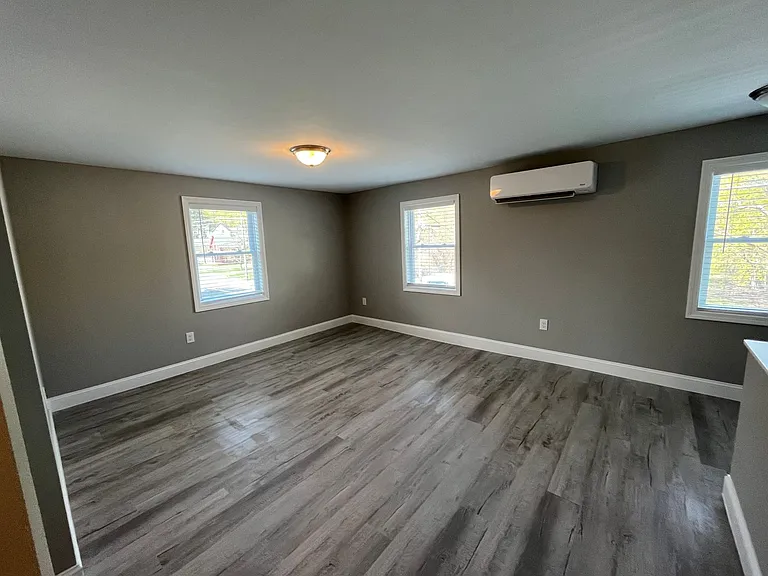60 W Broadway — Photo 29