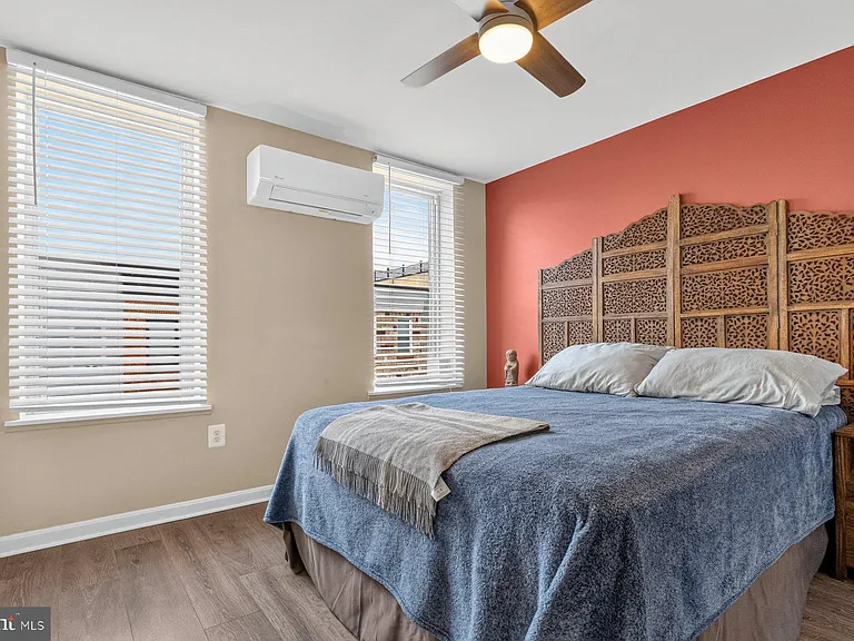 1611 Clarkson St — Photo 22