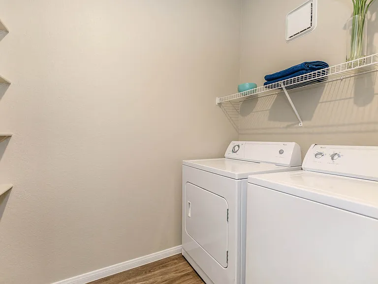 1e1/1f1 928 SQFT 1 Bed 1 Bath