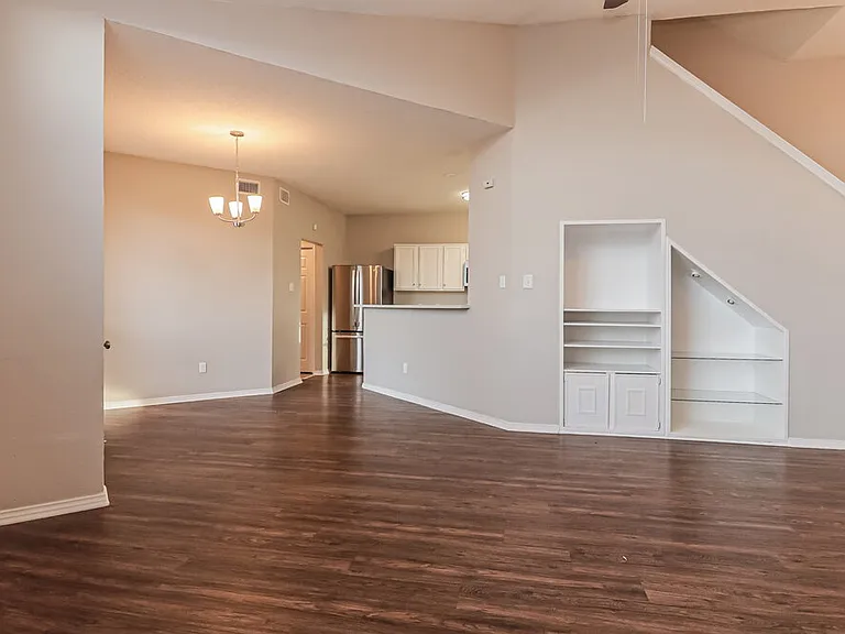 2840 Helen Ln — Photo 6