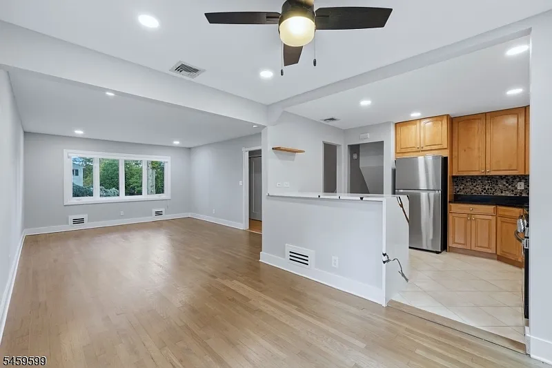 3 bed, 2.5 bath, $5,965 — Photo 4