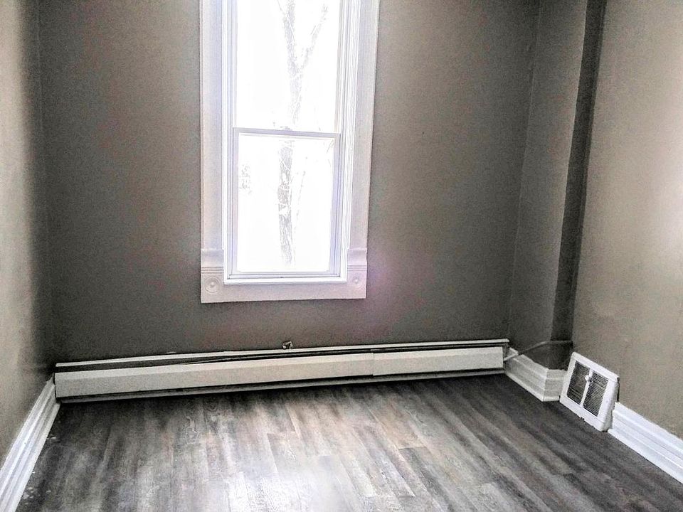 2nd image of 1427 Lynn Ave #6