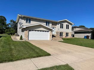 8528 Wheeler Pl, Crown Point, IN 46307