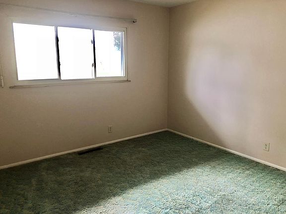 4th image of 401 Wisteria Way