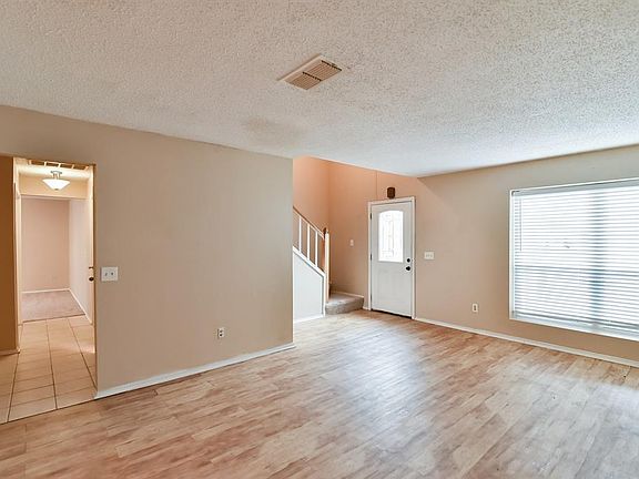 3rd image of 6925 Wooddale Dr