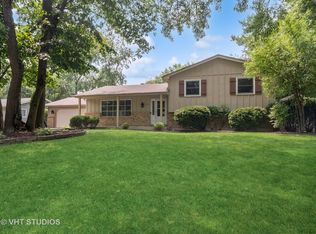 739 Woodland Hills Rd, Batavia, IL 60510