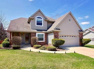 975 Driftwood Trl, Crown Point, IN 46307