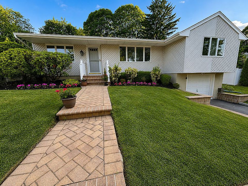 1st image of 5 Boxwood Dr