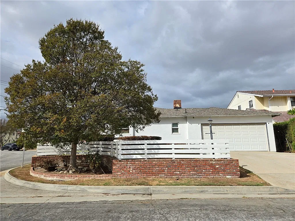 3 bed, 2.5 bath, 1579 sqft, $4,000 — Photo 2