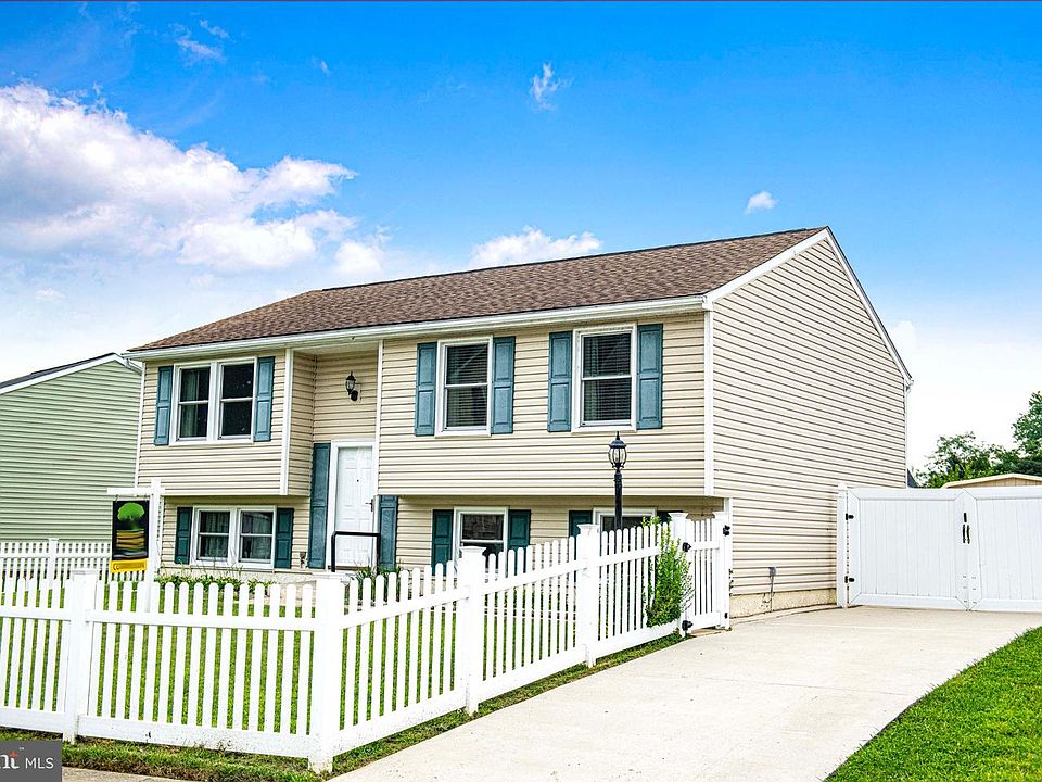 1st image of 303 Brittany Dr