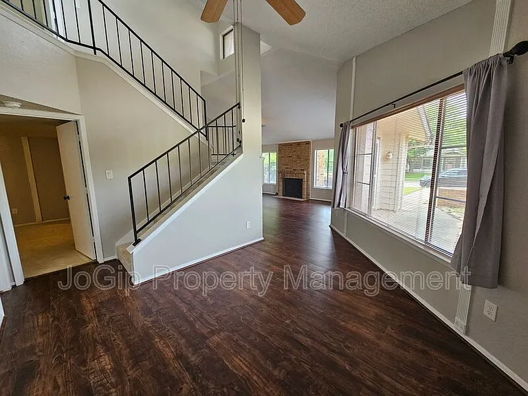 601 Harvest Hill St — Photo 9
