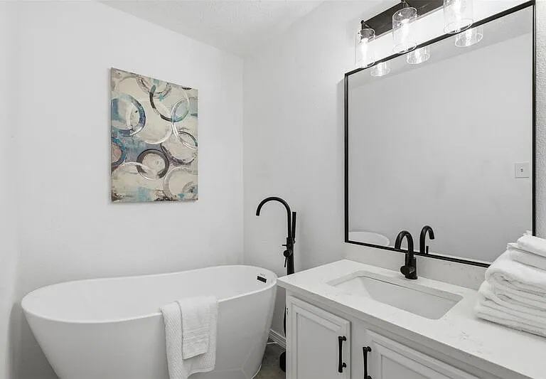 1379 Honeysuckle Ln — Photo 16