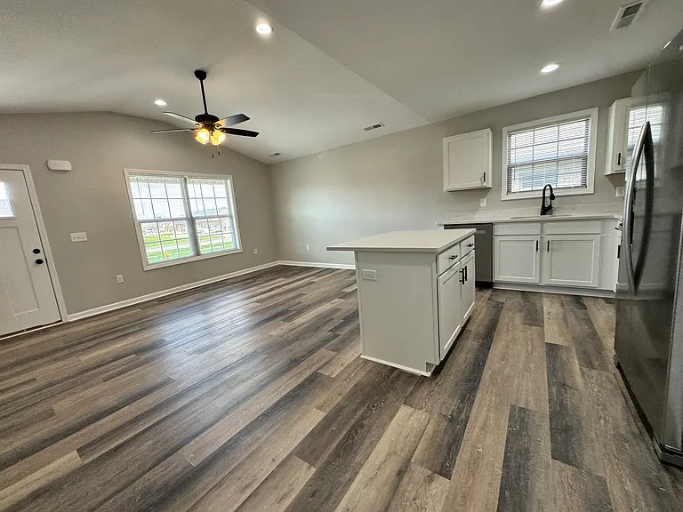 Caravan Dr — Photo 10