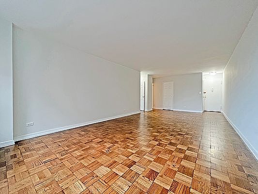 3rd image of 200 E 15th St APT 8C