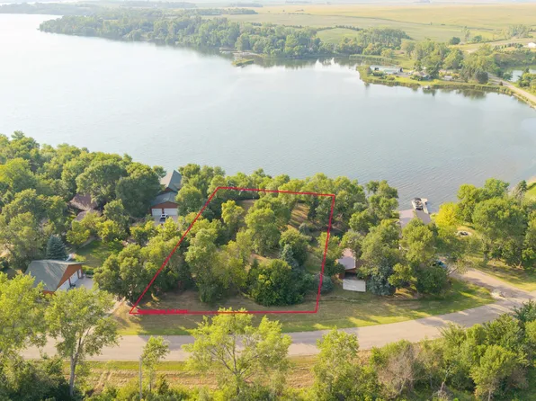531 E Lake County Rd, Jamestown, ND 58401
