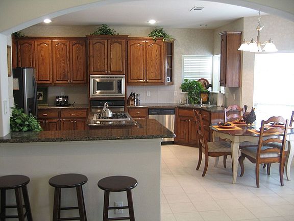 Large Kitchen with Granite, Stainless Appl, Bar, Island, Open to Family room 