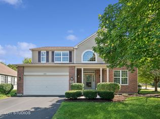 1211 McDole Dr, Sugar Grove, IL 60554