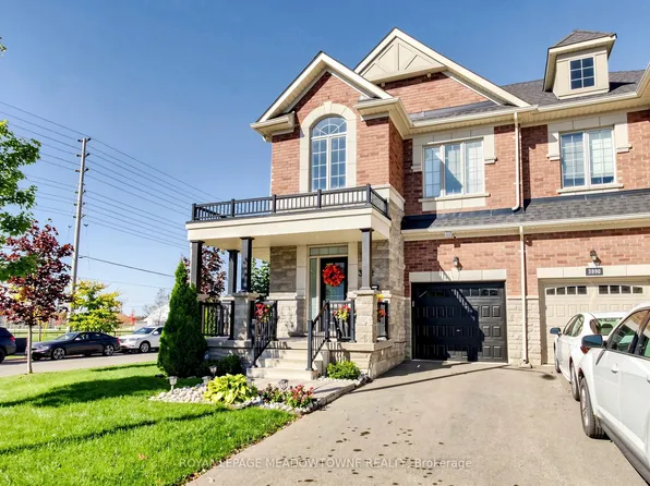 3892 Arvona Pl, Mississauga, ON L5M 0Y5